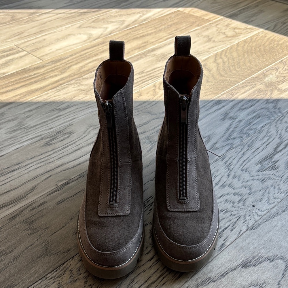 Vionic zipper ankle boots size 6.5